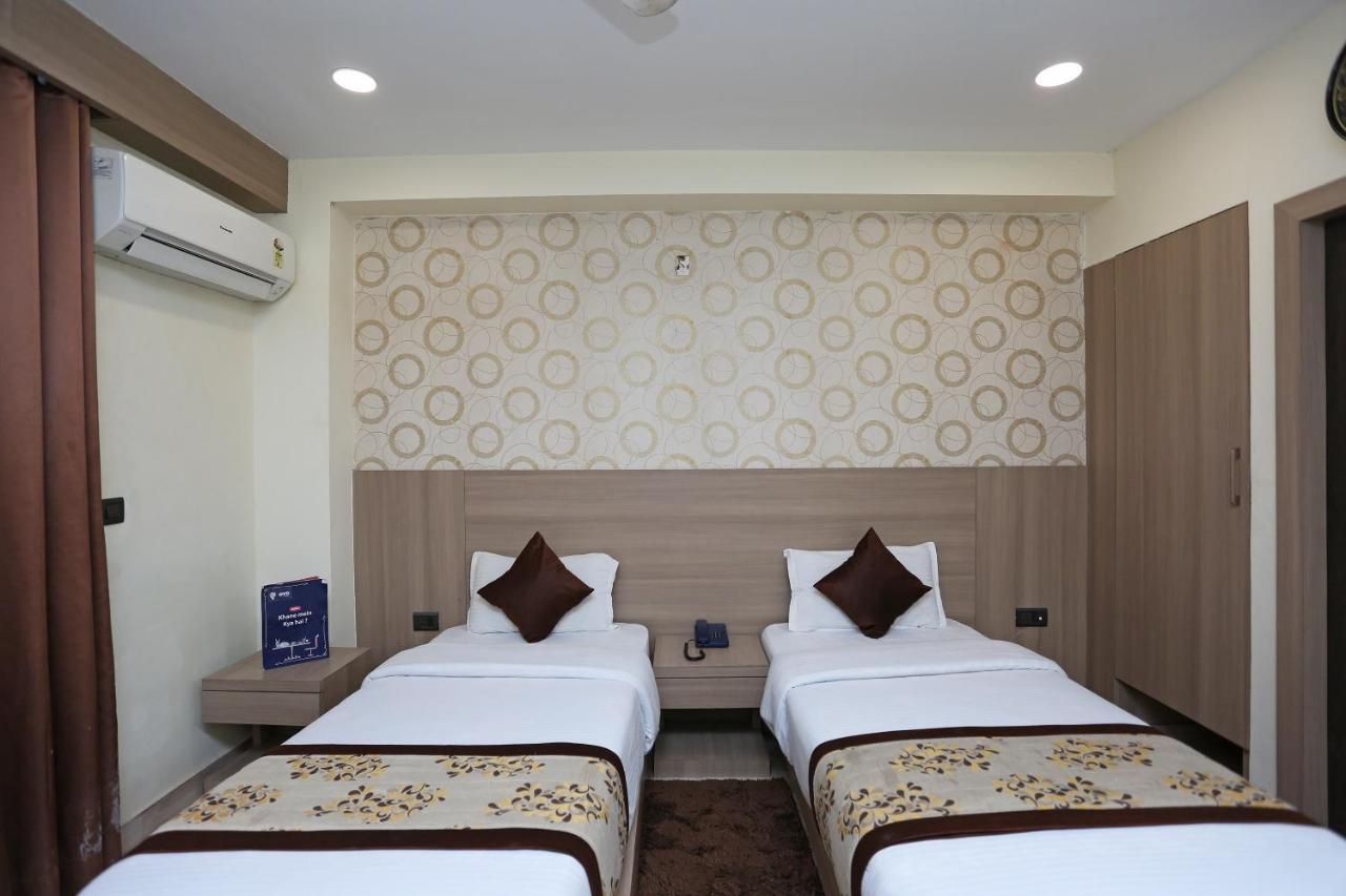Capital O 5663 Gs Inn Chinhat Exterior foto