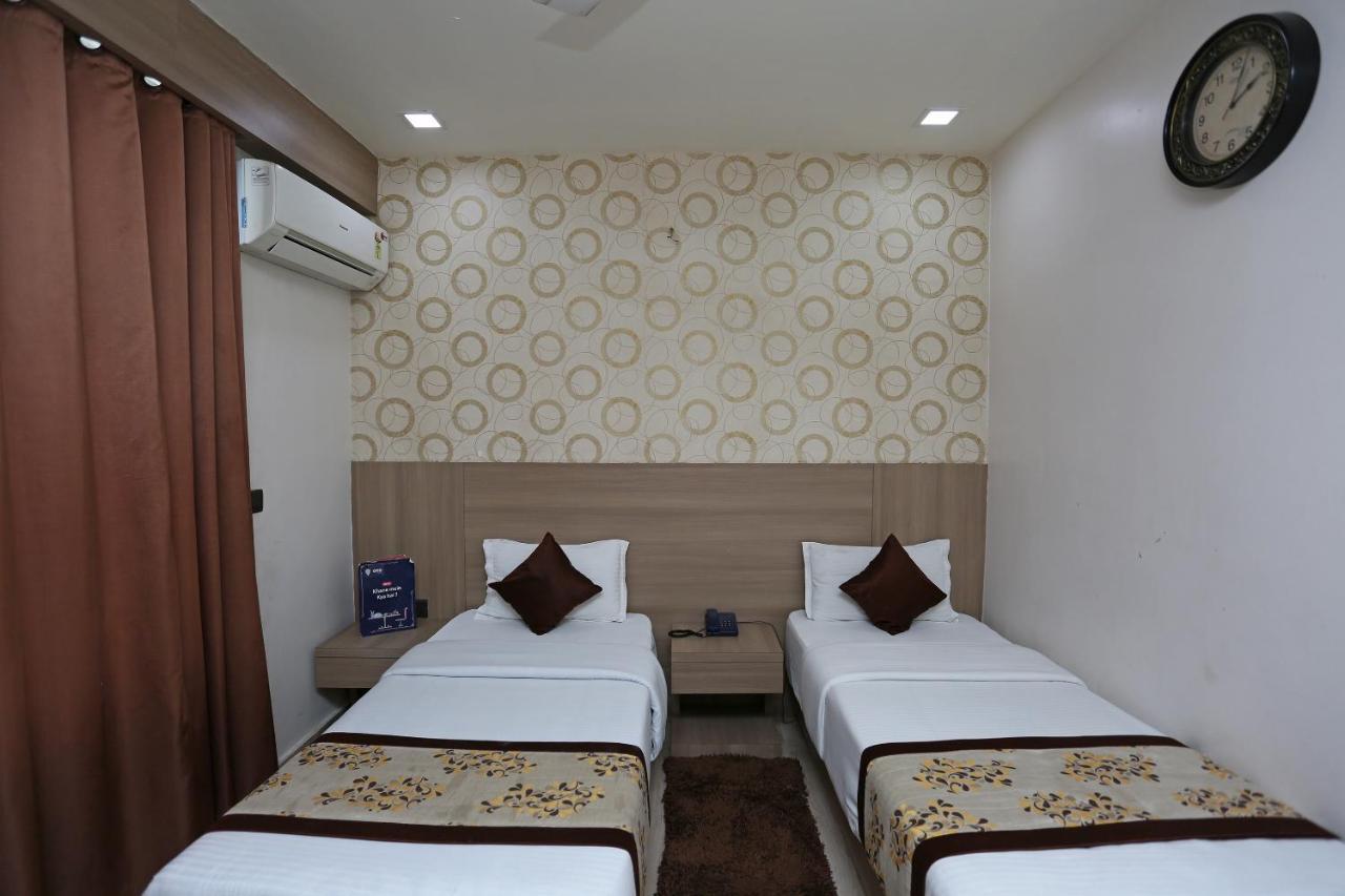 Capital O 5663 Gs Inn Chinhat Exterior foto