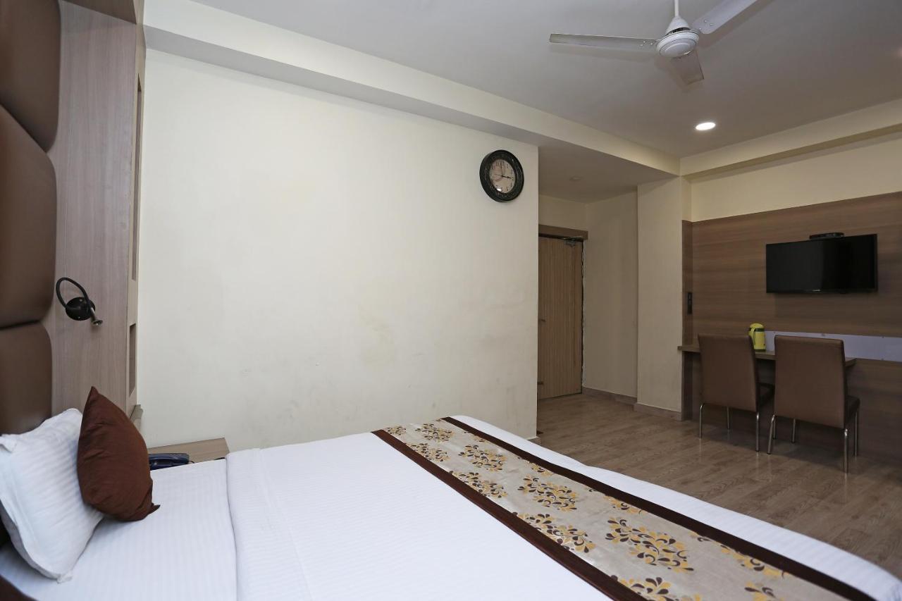 Capital O 5663 Gs Inn Chinhat Quarto foto