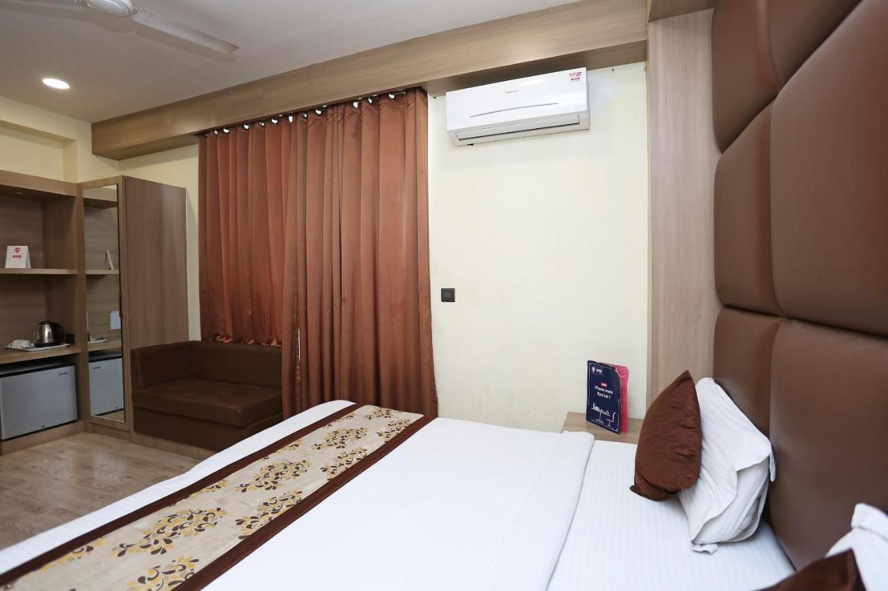 Capital O 5663 Gs Inn Chinhat Exterior foto