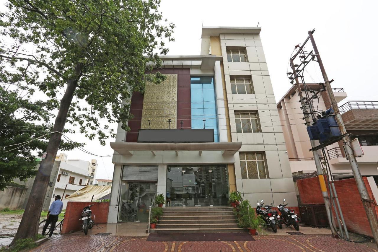 Capital O 5663 Gs Inn Chinhat Exterior foto